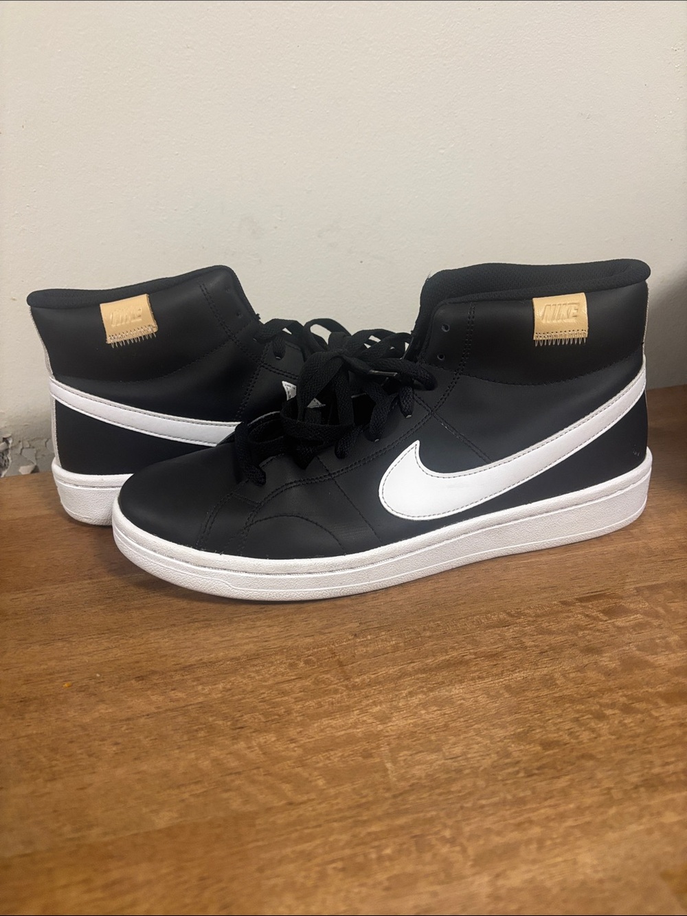 Nike court Borough mid 2 Black leather  High-Top Sneakers.Size 9